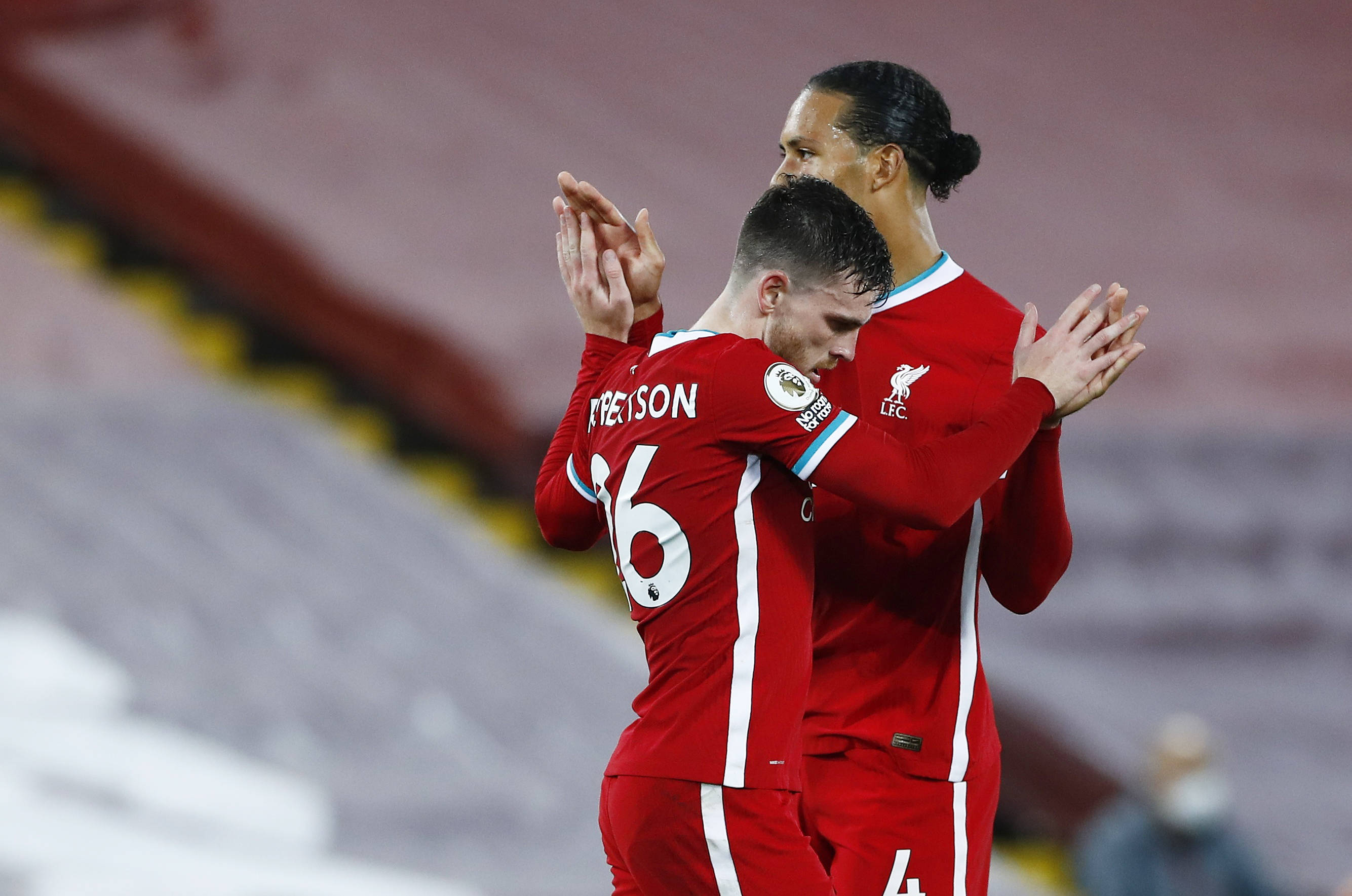 [CBA]夺得总冠军 辽宁队更衣室开香槟庆祝.